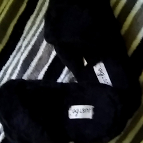 Shoe - Picture 2 of 4